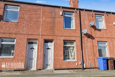 2 bed property, in West Street, £55,000