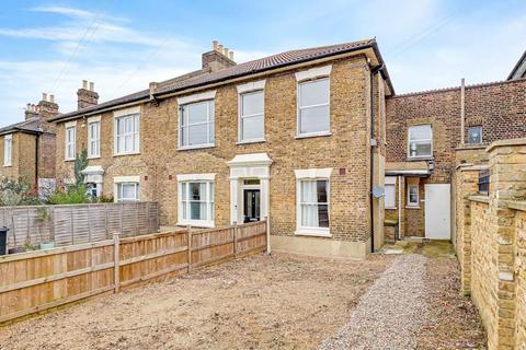 2 bed property, in Howard Road, £499,995