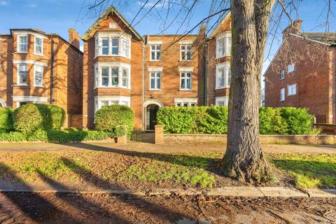 2 bed property, in Bushmead Avenue, £240,000