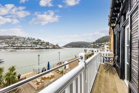2 bed property, in South Embankment, £485,000