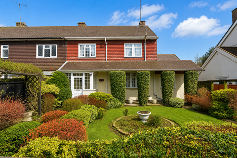 3 bed property, in Hemel Hempstead Road, £550,000