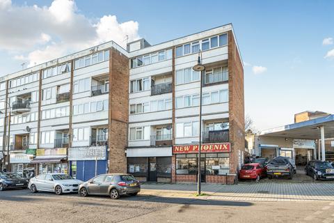 3 bed property, in Princesses Parade, £225,000