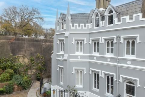 4 bed property, in Wykeham Terrace, £895,000