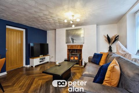 3 bed property, in Bridge Street, £115,000