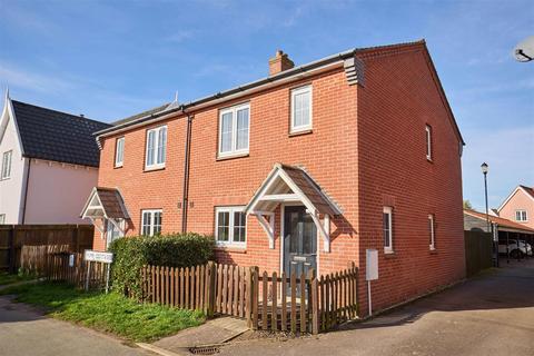 3 bed property, in Chapel Lane, £249,500