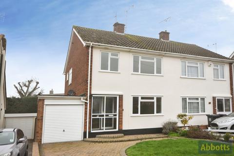 3 bed property, in Wyburns Avenue, £350,000