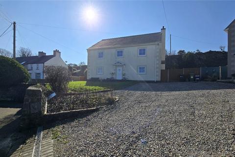 4 bed property, in Troed Y Garn, £399,950