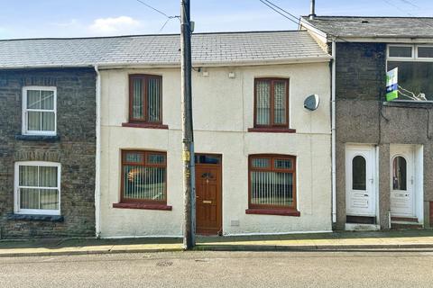 3 bed property, in High Street, £147,000