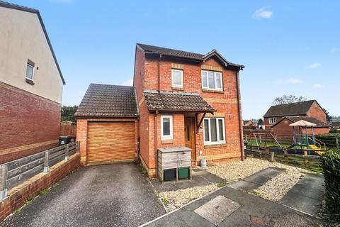 3 bed property, in Chaffinch Drive, £315,000