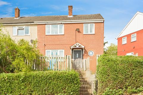 3 bed property, in Heights Way, £125,000