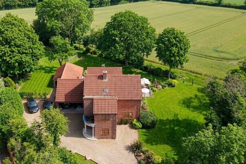5 bed property, in Hadleigh Heath, £800,000