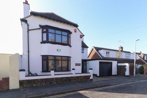 3 bed property, in Ivanhoe Road, £390,000