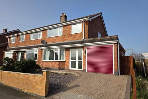 3 bed property, in Cranmere Road, £240,000
