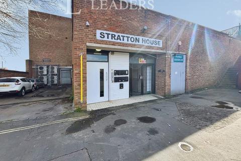 2 bed property, in Greywell Road, £100,000