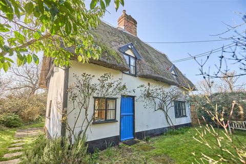 3 bed property, in Skinners Lane, £375,000
