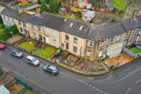 6 bed property, in Stile Common Road, £325,000