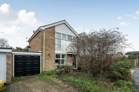 3 bed property, in Sidlesham Close, £315,000