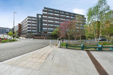 1 bed property, in West Bar, £120,000