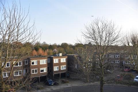 1 bed property, in Otho Court, £275,000