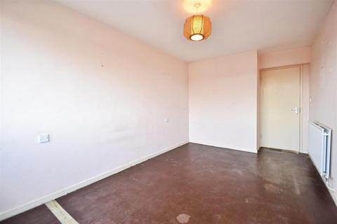 1 bed property, in Otho Court, £245,000