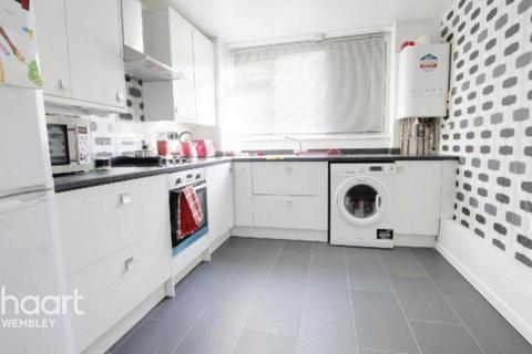 1 bed property, in Barnhill Road, £235,000