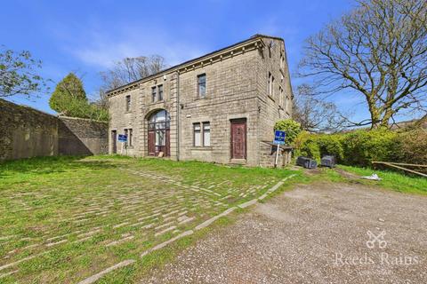 5 bed property, in Shaw Lane, £360,000