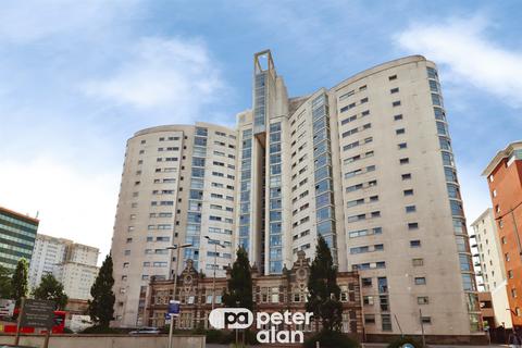 2 bed property, in Bute Terrace, £150,000
