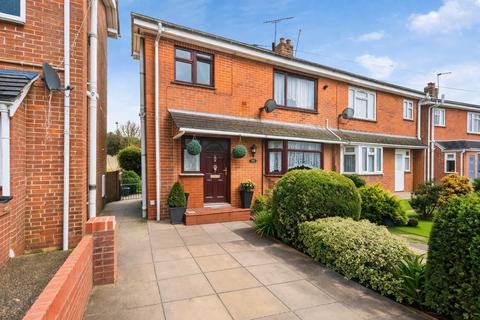 3 bed property, in Malmesbury Road, £370,000