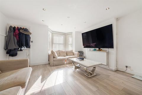4 bed property, in Gipsy Road, £675,000