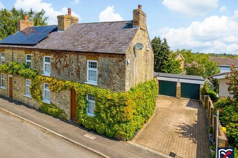 3 bed property, in High Street, £565,000