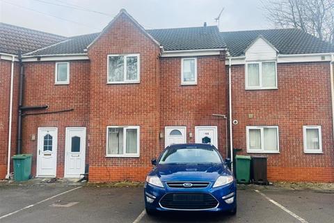 2 bed property, in Elizabeth Drive, £65,000