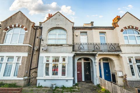 2 bed property, in Stondon Park, £340,000