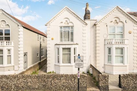 3 bed property, in Trevelyan Road, £850,000