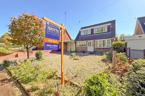 3 bed property, in Bell Road, £425,000