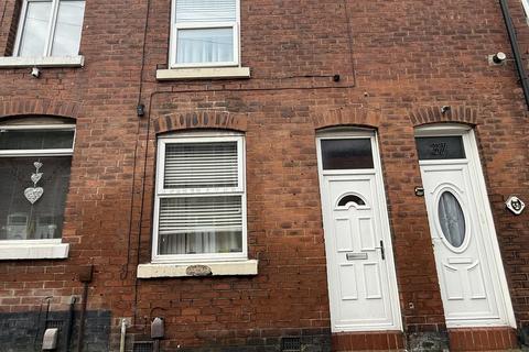 2 bed property, in Fell Street, £110,000