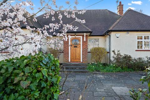 3 bed property, in Kingsmead Avenue, £950,000
