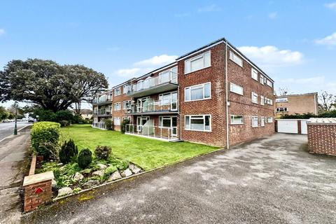 2 bed property, in Marlborough Road, £225,000