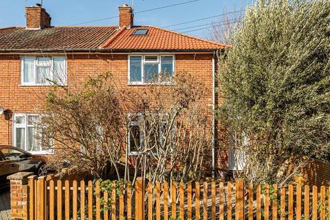 2 bed property, in Bordars Road, £535,000