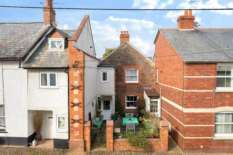 3 bed property, in Bullen Street, £325,000