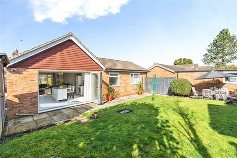 2 bed property, in Downsview Drive, £480,000