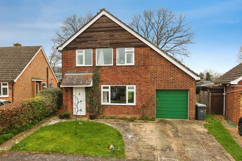 3 bed property, in Hopgarden Road, £650,000