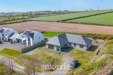 4 bed property, in Panteg Cross, £340,000