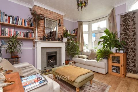 2 bed property, in Garibaldi Road, £400,000