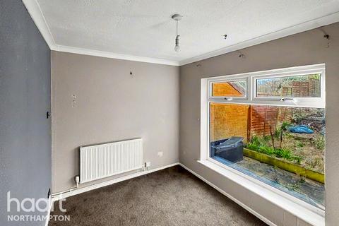 4 bed property, in Ham Meadow Drive, £200,000
