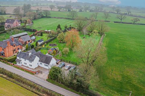 4 bed property, in Cash Lane, £775,000