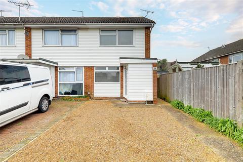 2 bed property, in Vancouver Road, £300,000