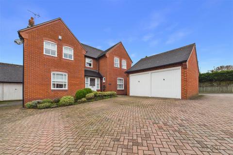 4 bed property, in Sundial Close, £475,000