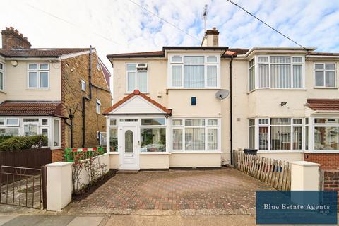 3 bed property, in Cranbrook Road, £600,000