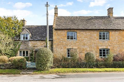 4 bed property, in High Street, £900,000