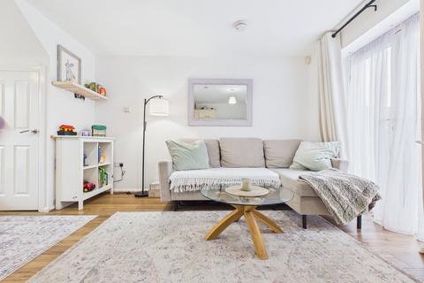 1 bed property, in Isla Cottages, £250,000